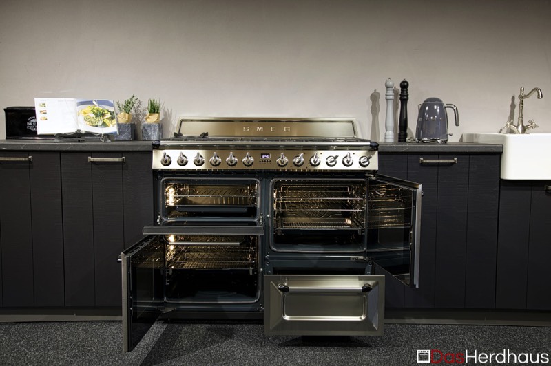 SMEG_Victoria_Kochzentrum_TR4110XD_Ausstellungsgerät_Ausstellungsstück_Ansicht_Backöfen