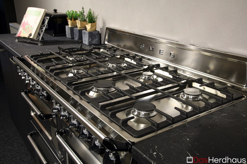 SMEG_Victoria_Kochzentrum_TR4110XD_Ausstellungsgerät_Ausstellungsstück_Ansicht_Kochfeld