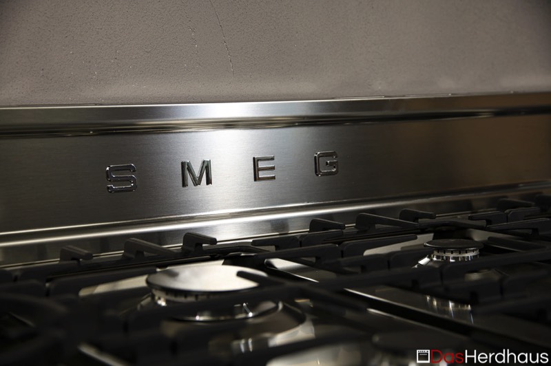 SMEG_Victoria_Kochzentrum_TR4110XD_Ausstellungsgerät_Ausstellungsstück_Ansicht_Logo